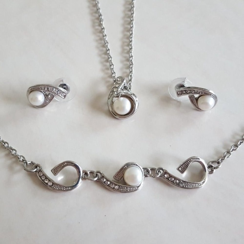 Vintage Holsted Jewelers Faux Pearl Set